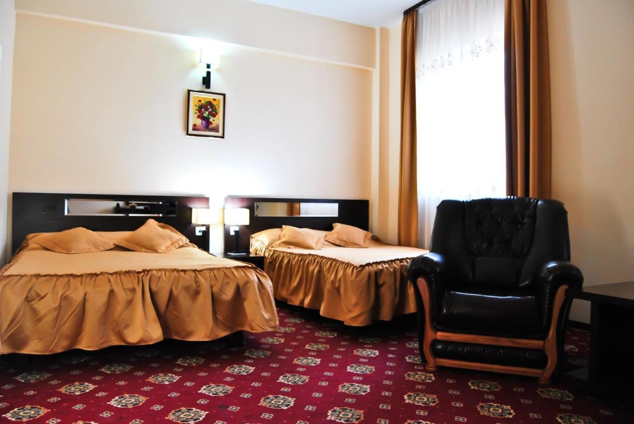 Hotel Magic Gt Trivale Piteşti Exteriér fotografie