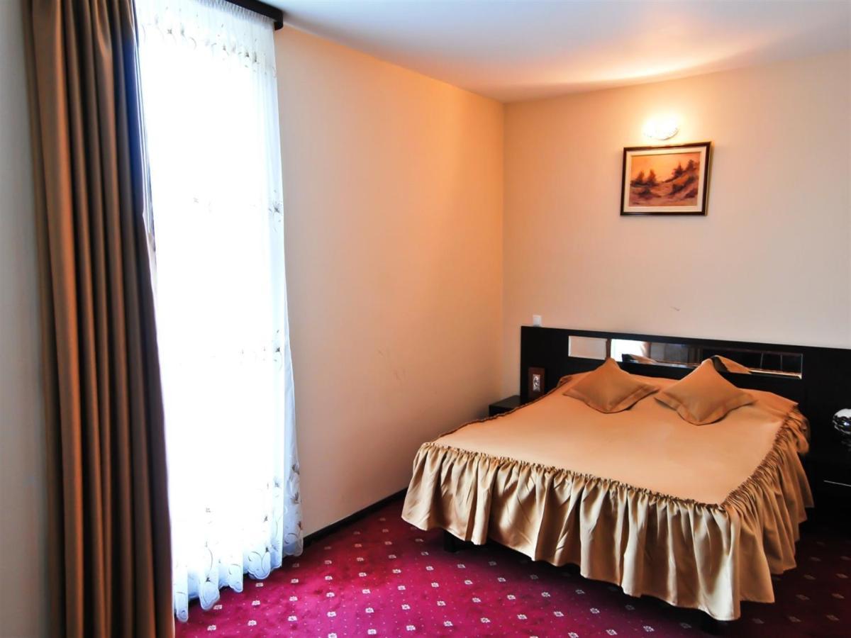 Hotel Magic Gt Trivale Piteşti Exteriér fotografie