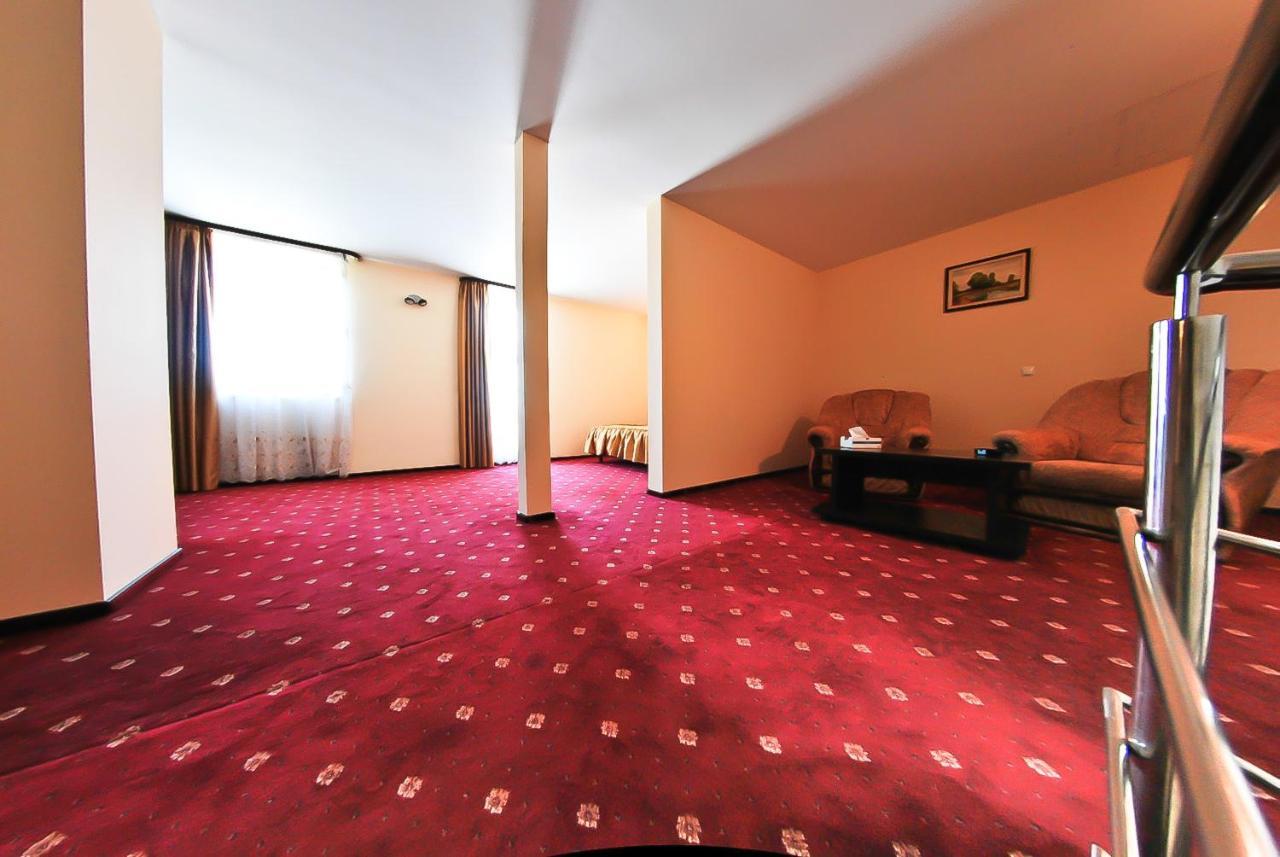 Hotel Magic Gt Trivale Piteşti Exteriér fotografie