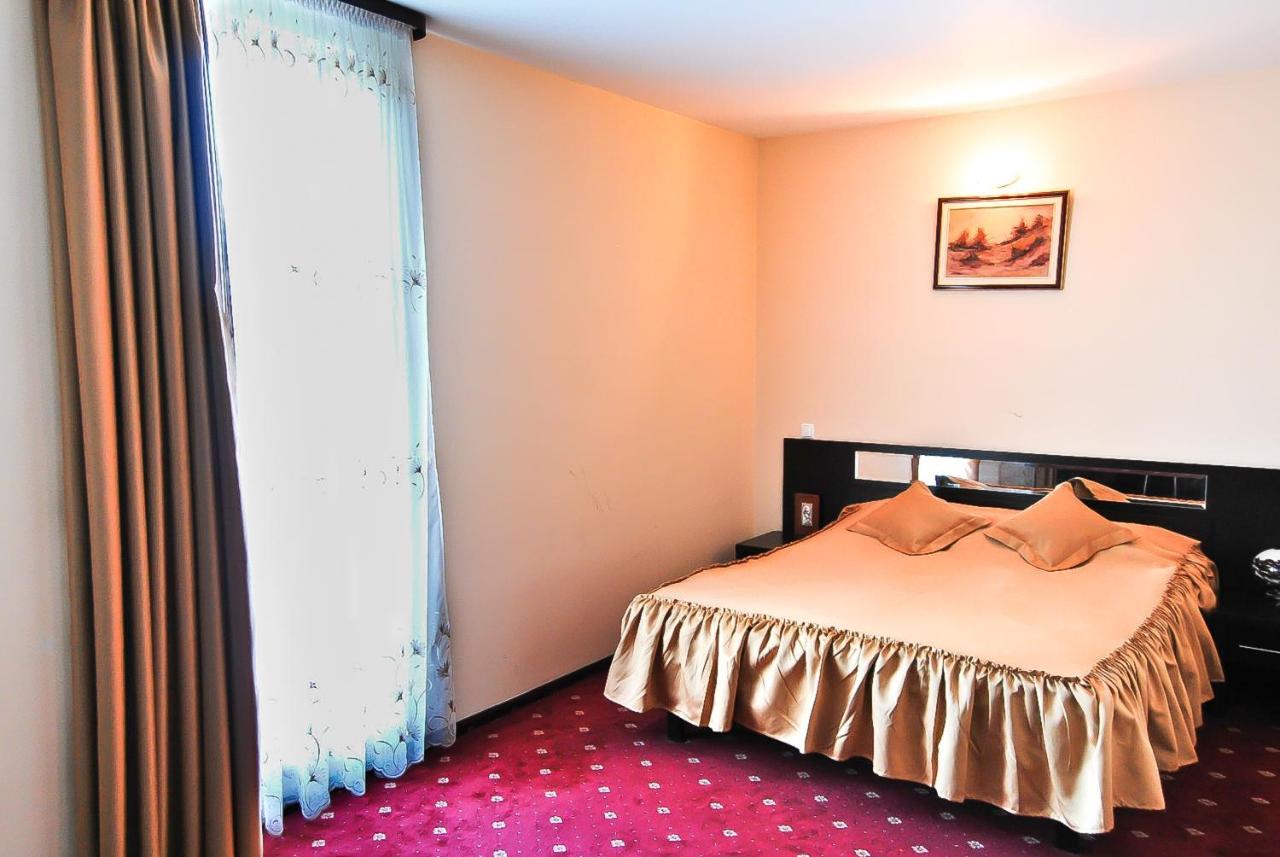 Hotel Magic Gt Trivale Piteşti Exteriér fotografie
