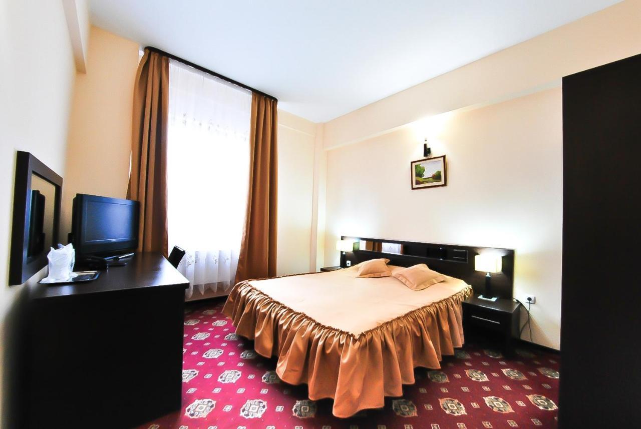 Hotel Magic Gt Trivale Piteşti Exteriér fotografie
