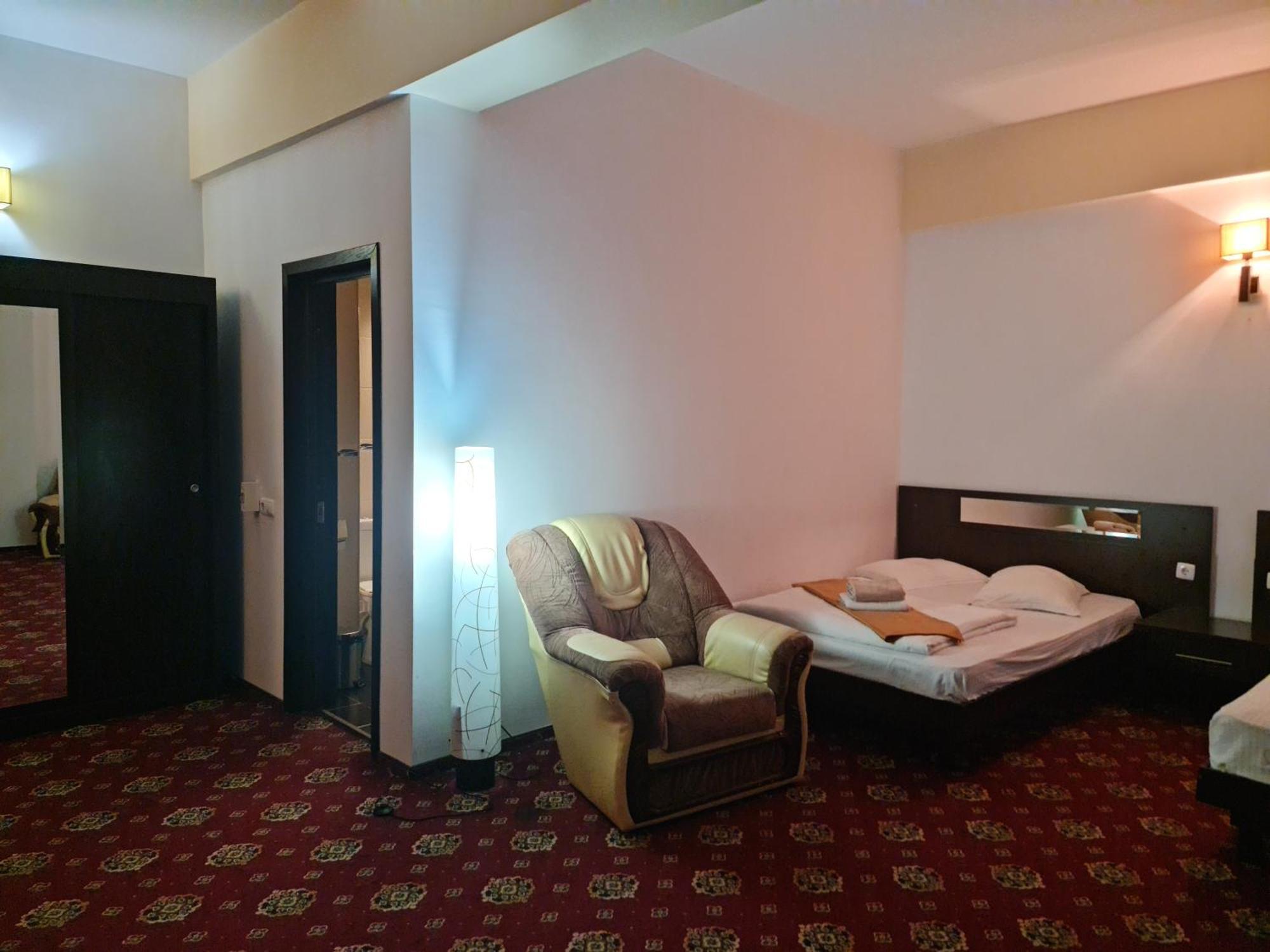 Hotel Magic Gt Trivale Piteşti Exteriér fotografie