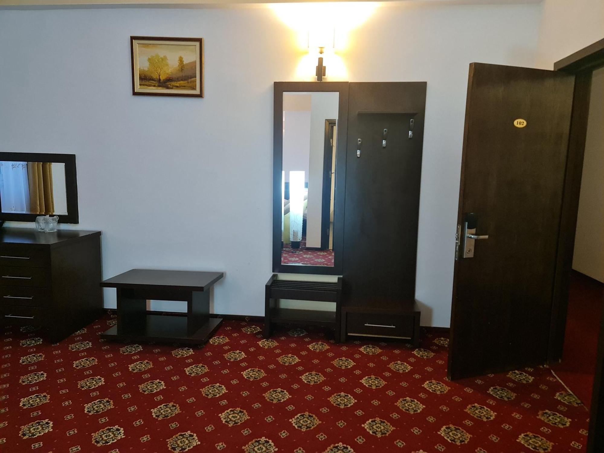 Hotel Magic Gt Trivale Piteşti Exteriér fotografie