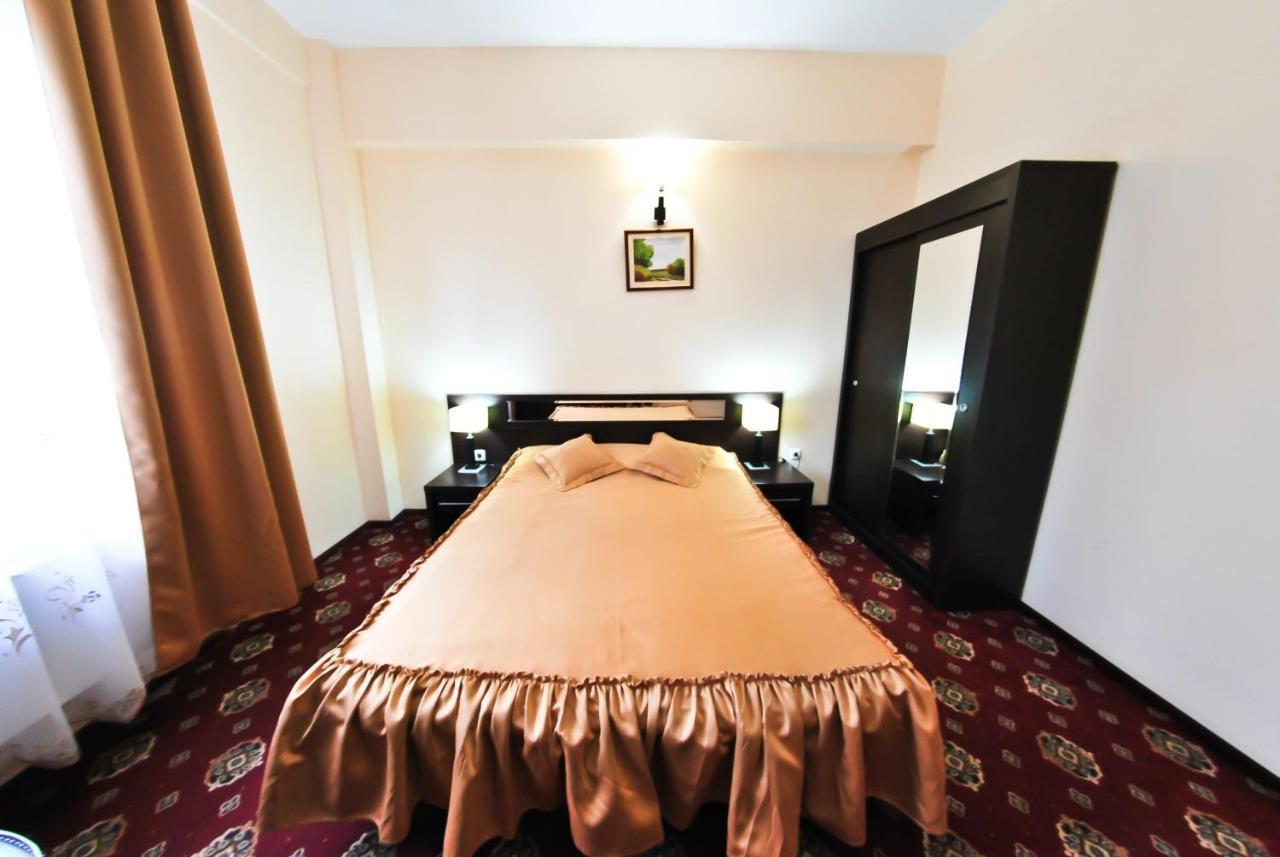 Hotel Magic Gt Trivale Piteşti Exteriér fotografie